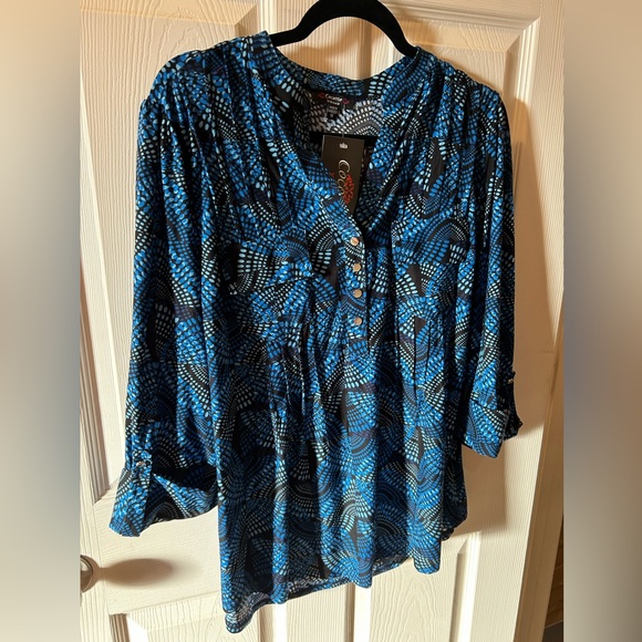 Cocomo Woman 1X Blue and Black Patterned Blouse 3/4 Toll Tab Sleeves NWT - Picture 1 of 5